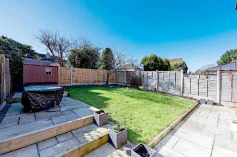 Rear Garden SAPL7160-CR3-20250302-DxO_DeepPRIME XD