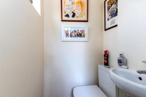 Guest toilet 1N9A7475-CR3-20240818-DxO_DeepPRIME X