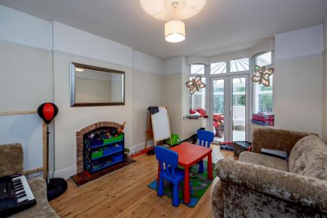 rear lounge 2 play room SAPL6125-Enhanced-NR.jpg