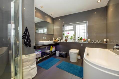 Family bathroom SAPL6242-Enhanced-NR.jpg