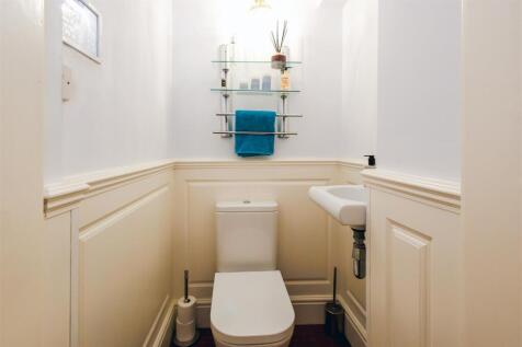 GUEST CLOAKROOM
