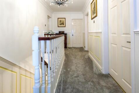 FIRST FLOOR LANDING