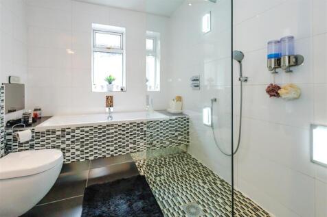 LUXURY FAMILY BATHROOM