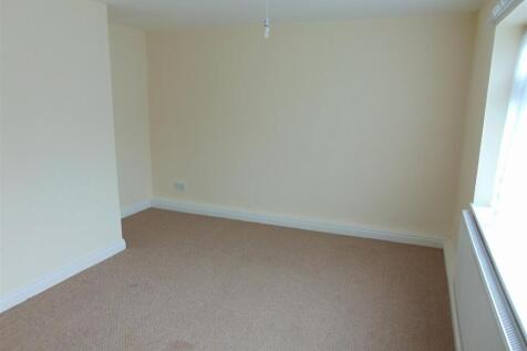 LOUNGE / DINING ROOM