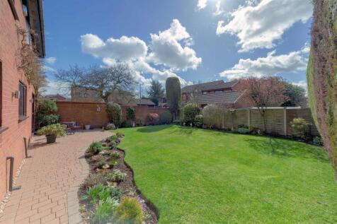Rear Garden 1 SAPL8252-CR3-20250328-DxO_DeepPRIME 