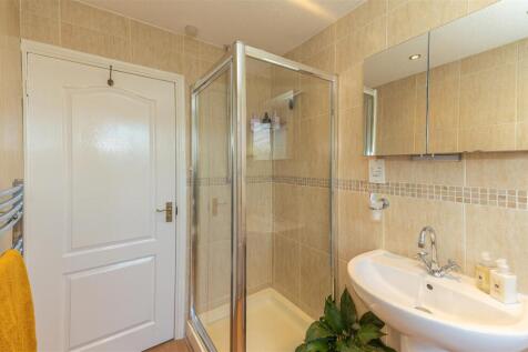 Family bathroom 1.1 SAPL2269-CR3-20250409-DxO_Deep