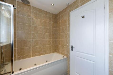 Family bathroom 1 SAPL8501-CR3-20250328-DxO_DeepPR