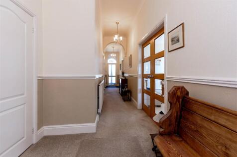 Re Edit hallway 2 SAPL4116-20250506-DxO_DeepPRIME 