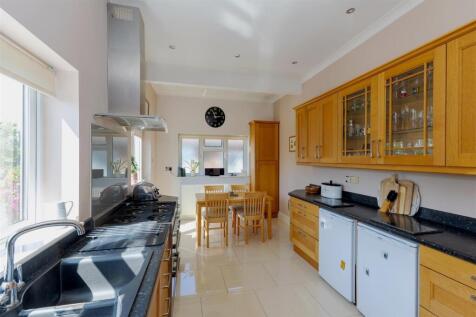 Kitchen 1 SAPL4430-20250506-DxO_DeepPRIME XD2s.jpg
