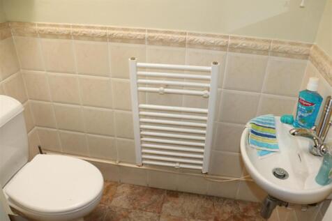 GUEST CLOAKROOM