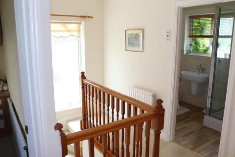 FIRST FLOOR LANDING