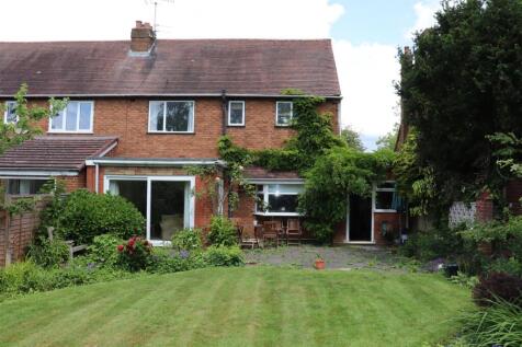 GOOD SIZED REAR GARDEN
