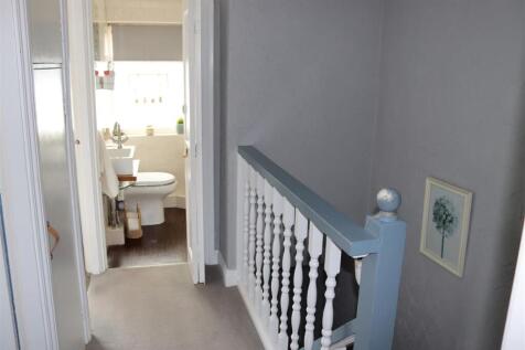 FIRST FLOOR LANDING