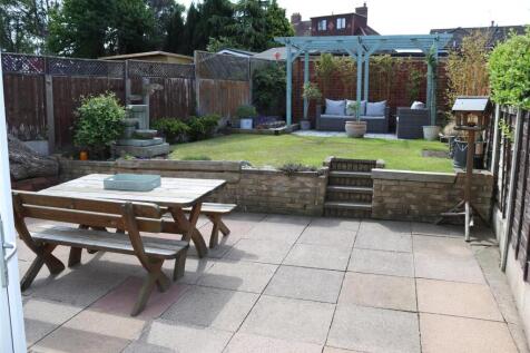 LANDSCAPED REAR GARDEN