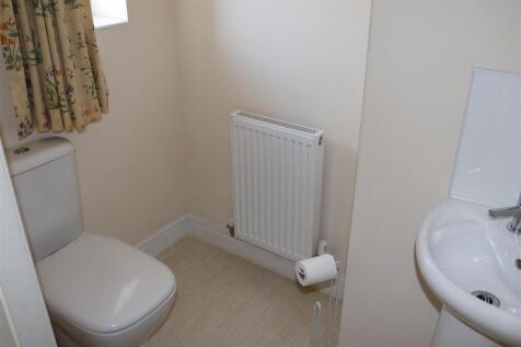 GUEST CLOAKROOM
