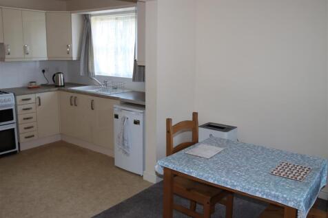 MODERN FITTED DINING KITCHEN