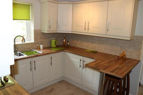 LUXURY FITTED KITCHEN