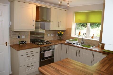 LUXURY FITTED KITCHEN