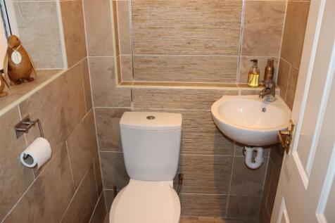 GUEST CLOAKROOM