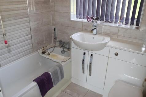 LUXURY FAMILY BATHROOM