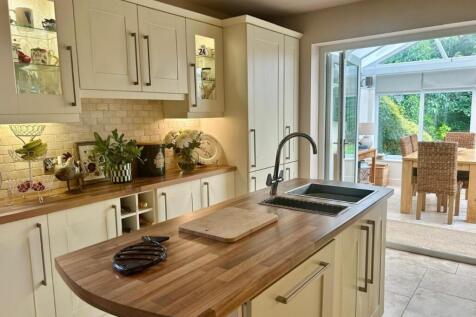 kitchen 2.jpg
