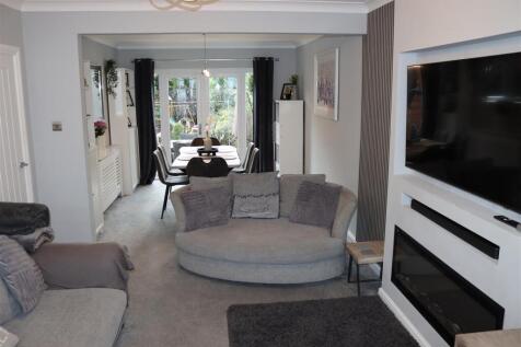 IMPRESSIVE THROUGH LOUNGE/DINING ROOM