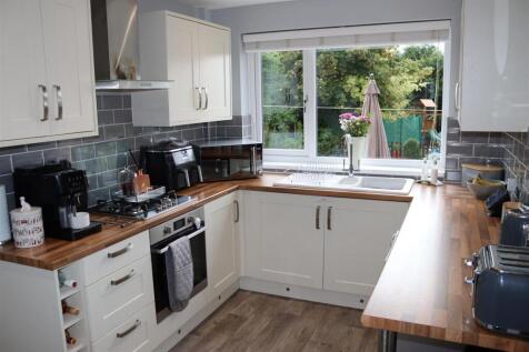 LUXURY FITTED KITCHEN