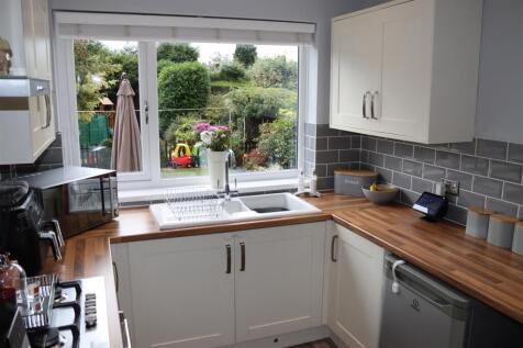 LUXURY FITTED KITCHEN