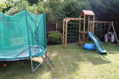 GOOD SIZED REAR GARDEN