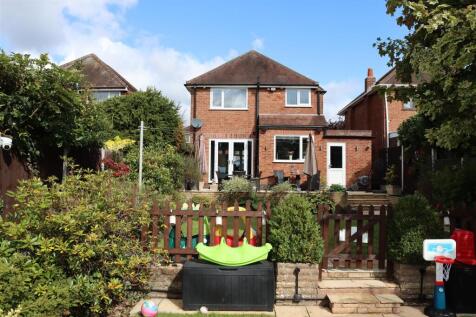 GOOD SIZED REAR GARDEN