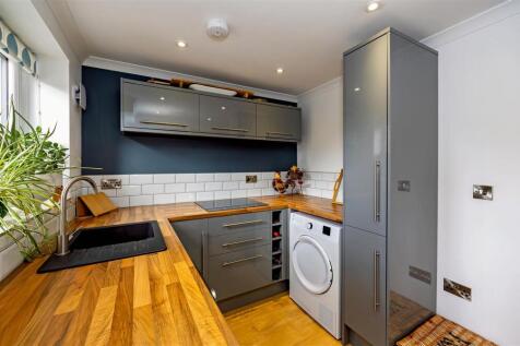 SECOND KITCHEN/UTILITY