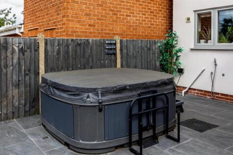Hot tub area SAPL0540-20250903-DxO_DeepPRIME XD2s.