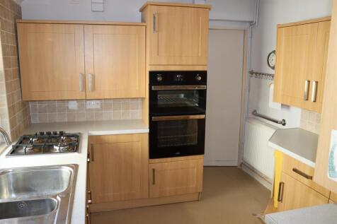 MODERN FITTED KITCHEN
