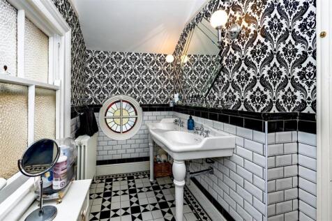 Family bathroom 1 SAPL1300-20250907-DxO_DeepPRIME 