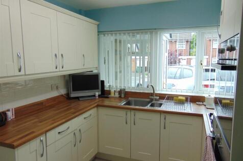 LUXURY FITTED KITCHEN