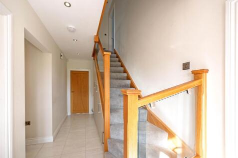 Entrance hallway stairs SAPL7067.jpg