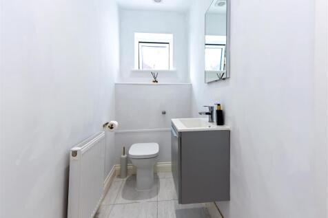 Downstairs cloakroom toilet SAPL6988-CR3-20250301-