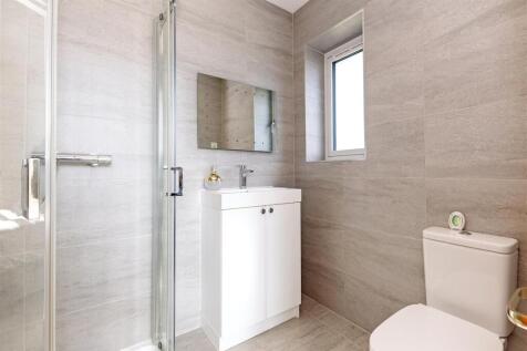 En suite 1 bedroom 1 SAPL6844-CR3-20250301-DxO_Dee