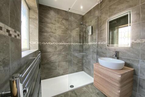 14-Luxury Shower room.JPG