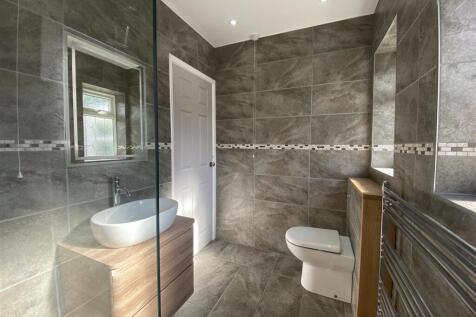 15-Luxury Shower room.JPG