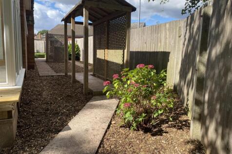 22-Landscaped Gardens.jpeg