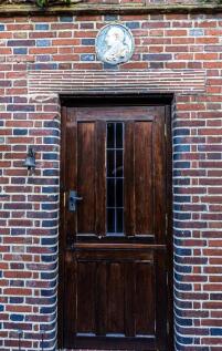 Side door historical plaque SAPL3902-20251125-DxO_