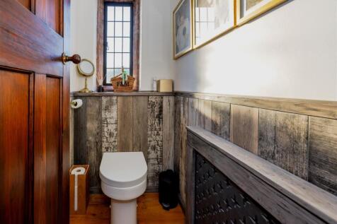 Upstairs toilet SAPL3861-20251125-DxO_DeepPRIME XD