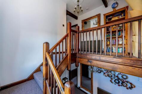 Staircase to top floor SAPL3859-20251125-DxO_DeepP