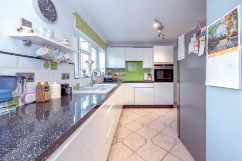Kitchen 4 STPP8685-Enhanced-NR.jpg