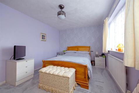 Bedroom 1 STPP8740.jpg