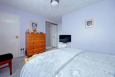 Bedroom 1.2 STPP8745.jpg