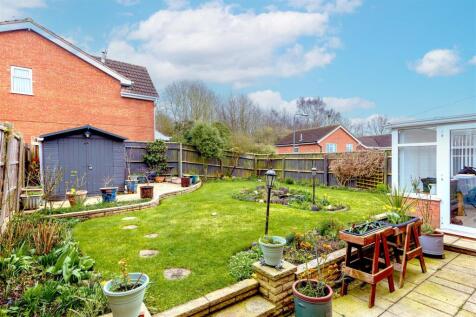 Rear garden 1 STPP8626-Enhanced-NR.jpg