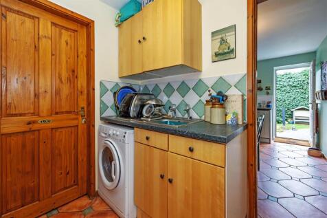 Kitchen utility room SAPL3472-20251008-DxO_DeepPRI