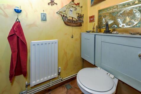Downstairs toilet 1 SAPL3460-20251008-DxO_DeepPRIM